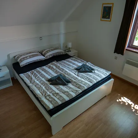 48 Nika, Terme Catez