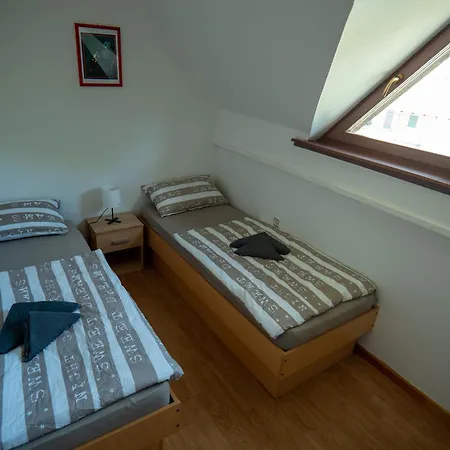 48 Nika, Terme Catez Apartman *
